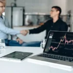 How to analyze cryptocurrency charts for successful trading