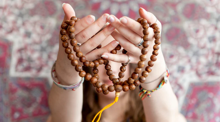 Guide to Using Crystal Malas for Meditation