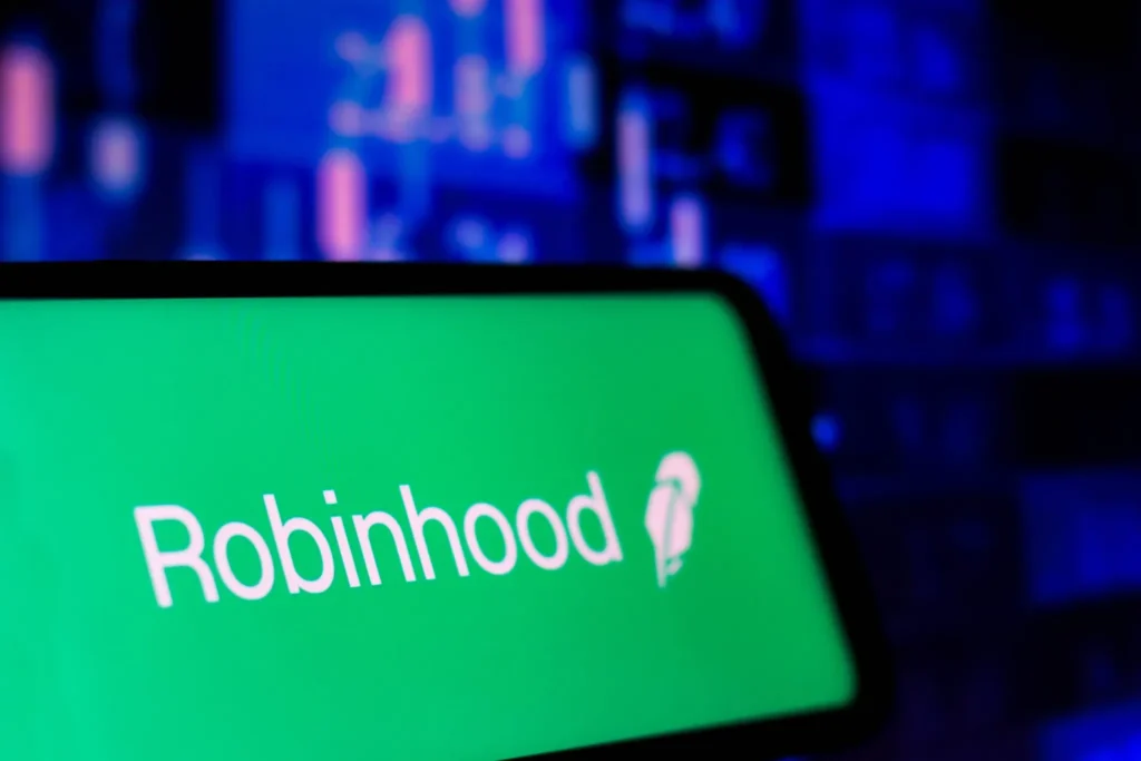 How do I report fraud or security concerns on Robinhood?